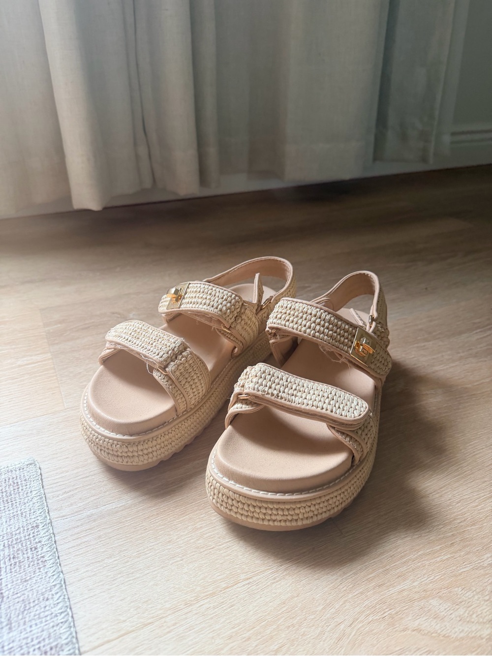 Steve Madden BIGMONA in Natural Raffia
Woven Platform Sandals